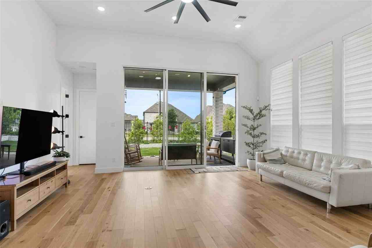 1939 Apple Tree Dr - Photo 3 of 38