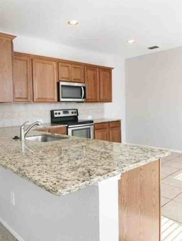 5125 Bayridge Ct - Photo 7 of 32