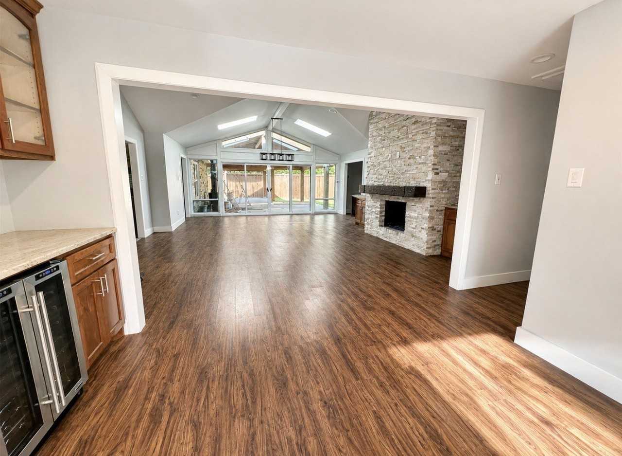 823 Northlake Dr - Photo 3 of 19