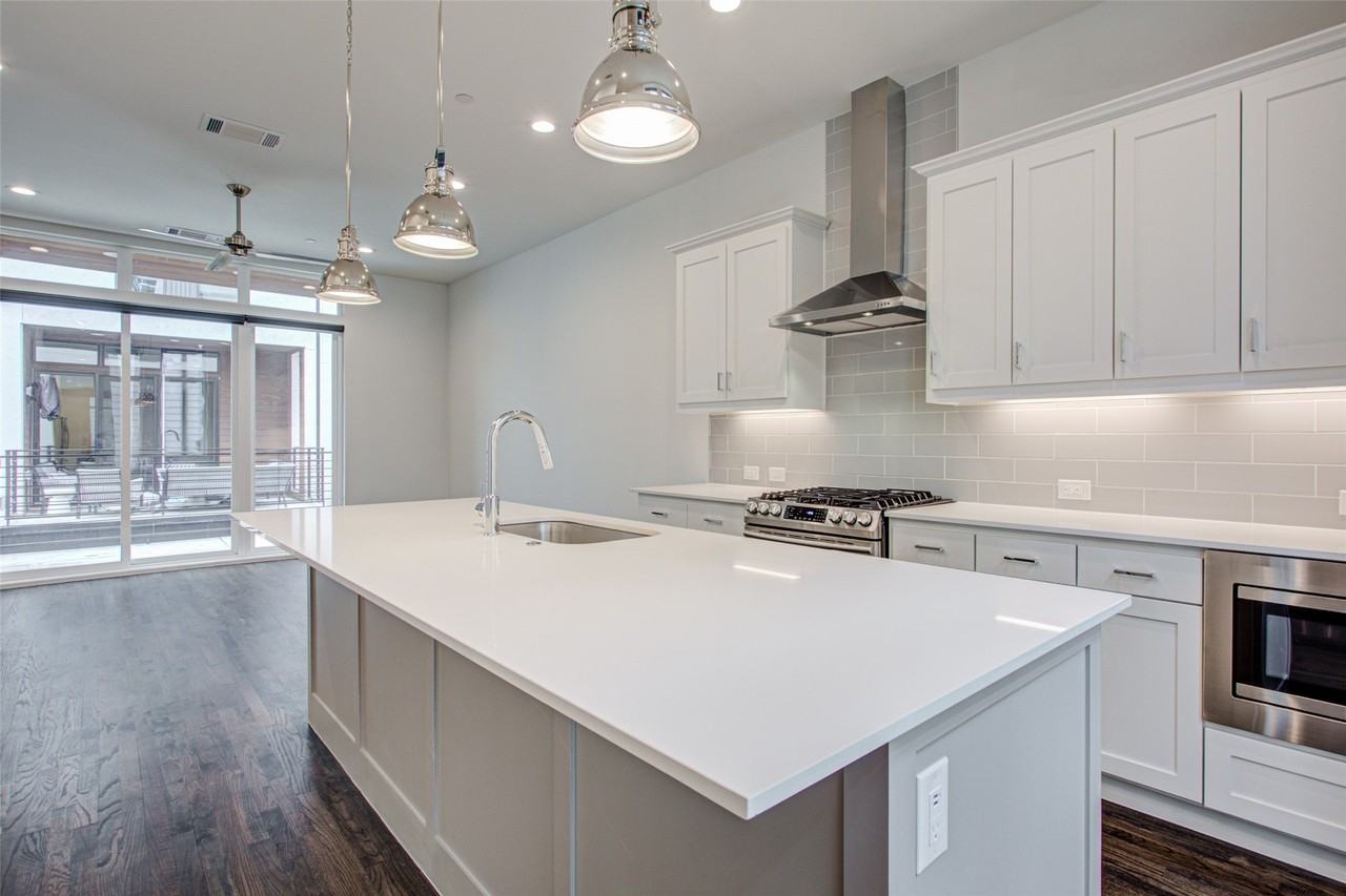 2190 Bennett Ave #302 - Photo 2 of 25