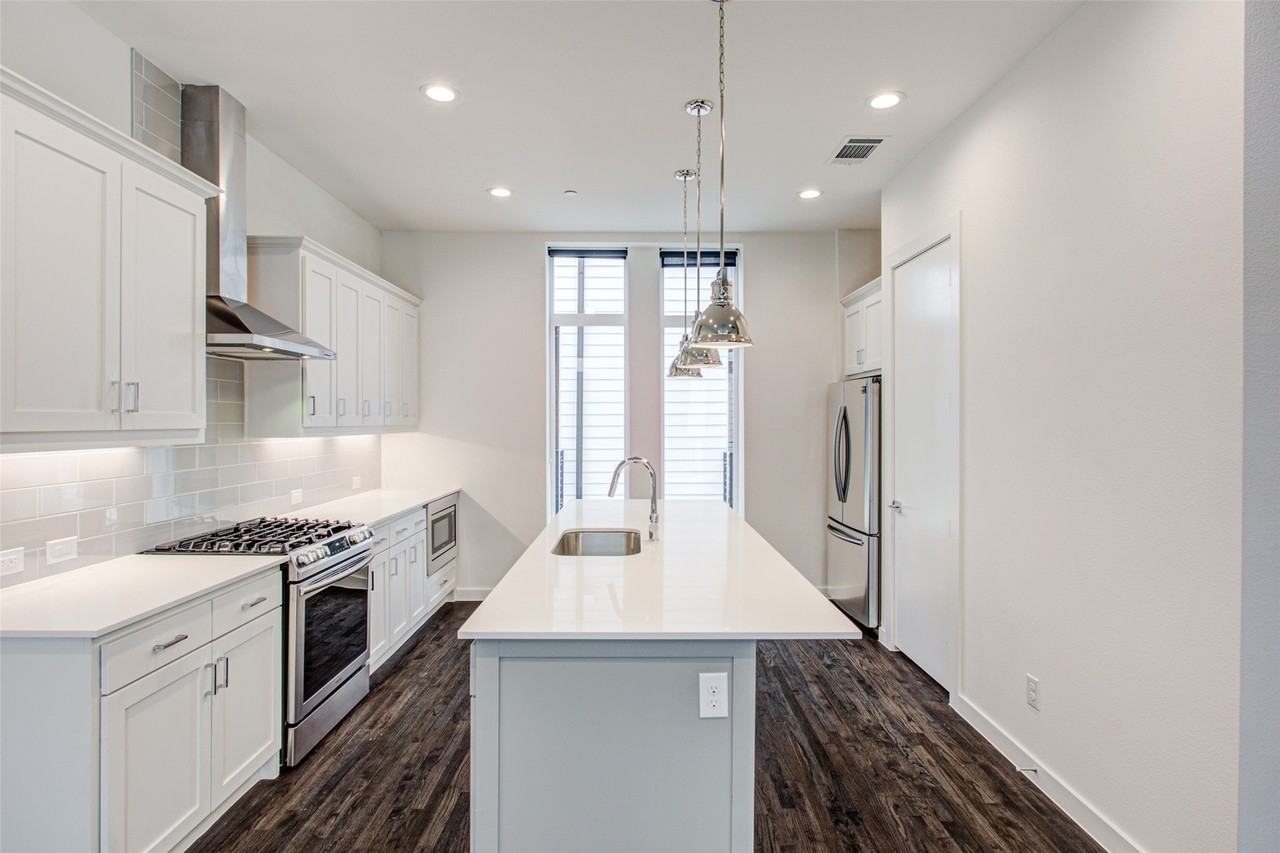 2190 Bennett Ave #302 - Photo 3 of 25