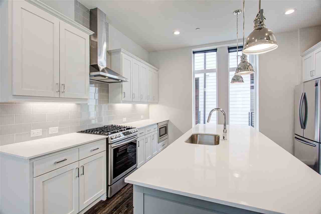 2190 Bennett Ave #302 - Photo 5 of 25