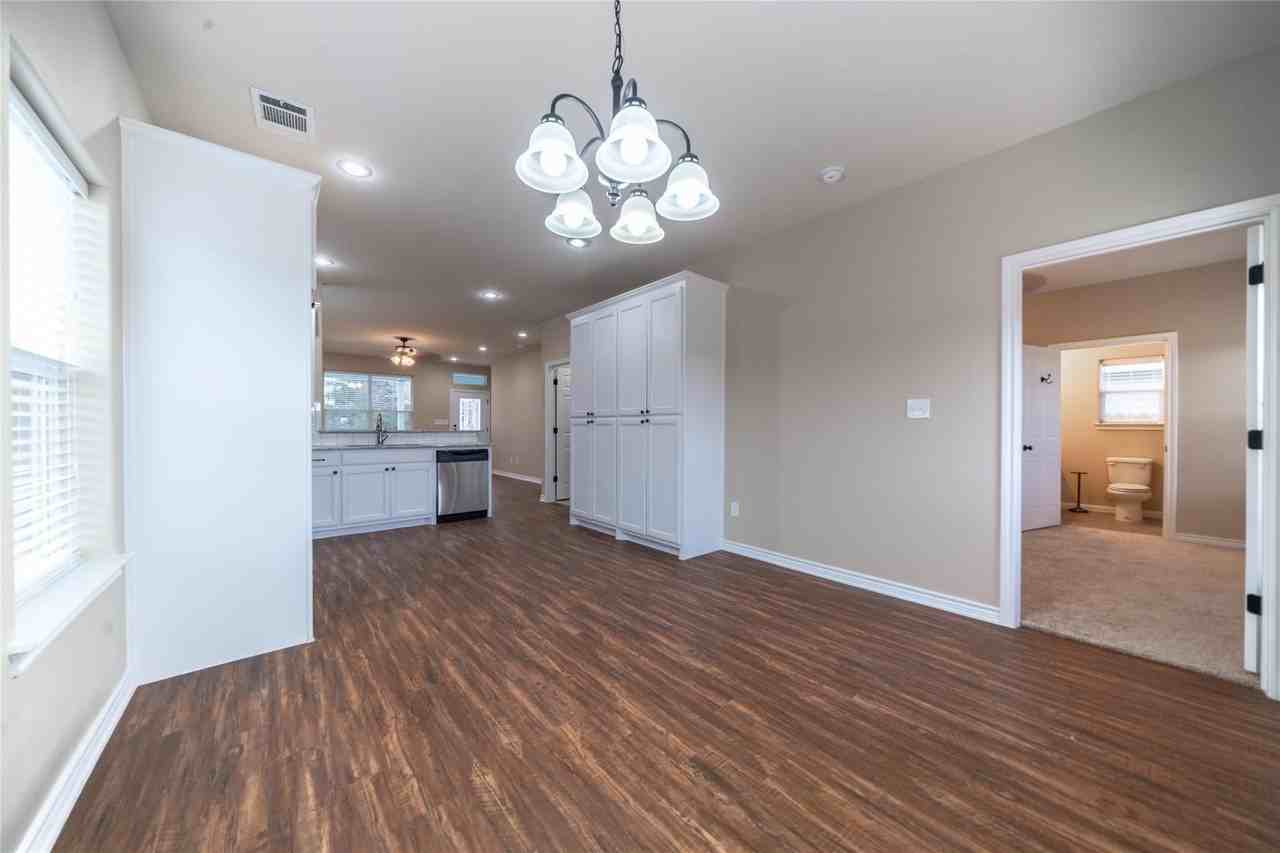 1030 W Gandy St - Photo 2 of 26