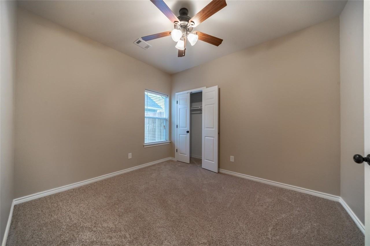 1030 W Gandy St - Photo 3 of 26