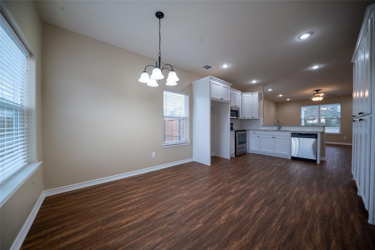 1030 W Gandy St - Photo 4 of 26