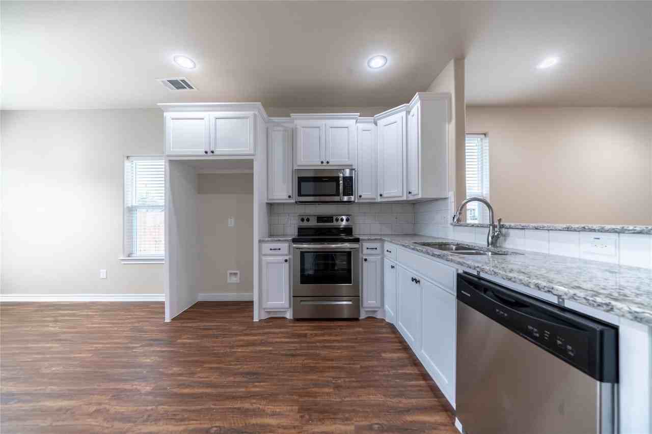 1030 W Gandy St - Photo 6 of 26