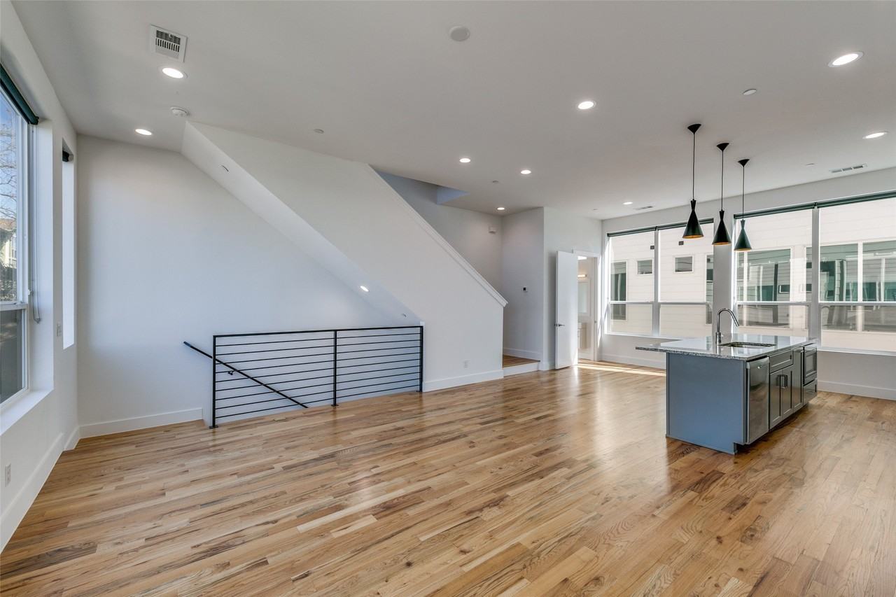 5927 Lindell Ave #104 - Photo 4 of 12
