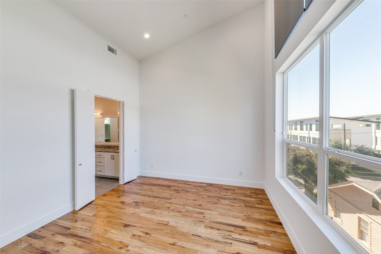 5927 Lindell Ave #104 - Photo 7 of 12