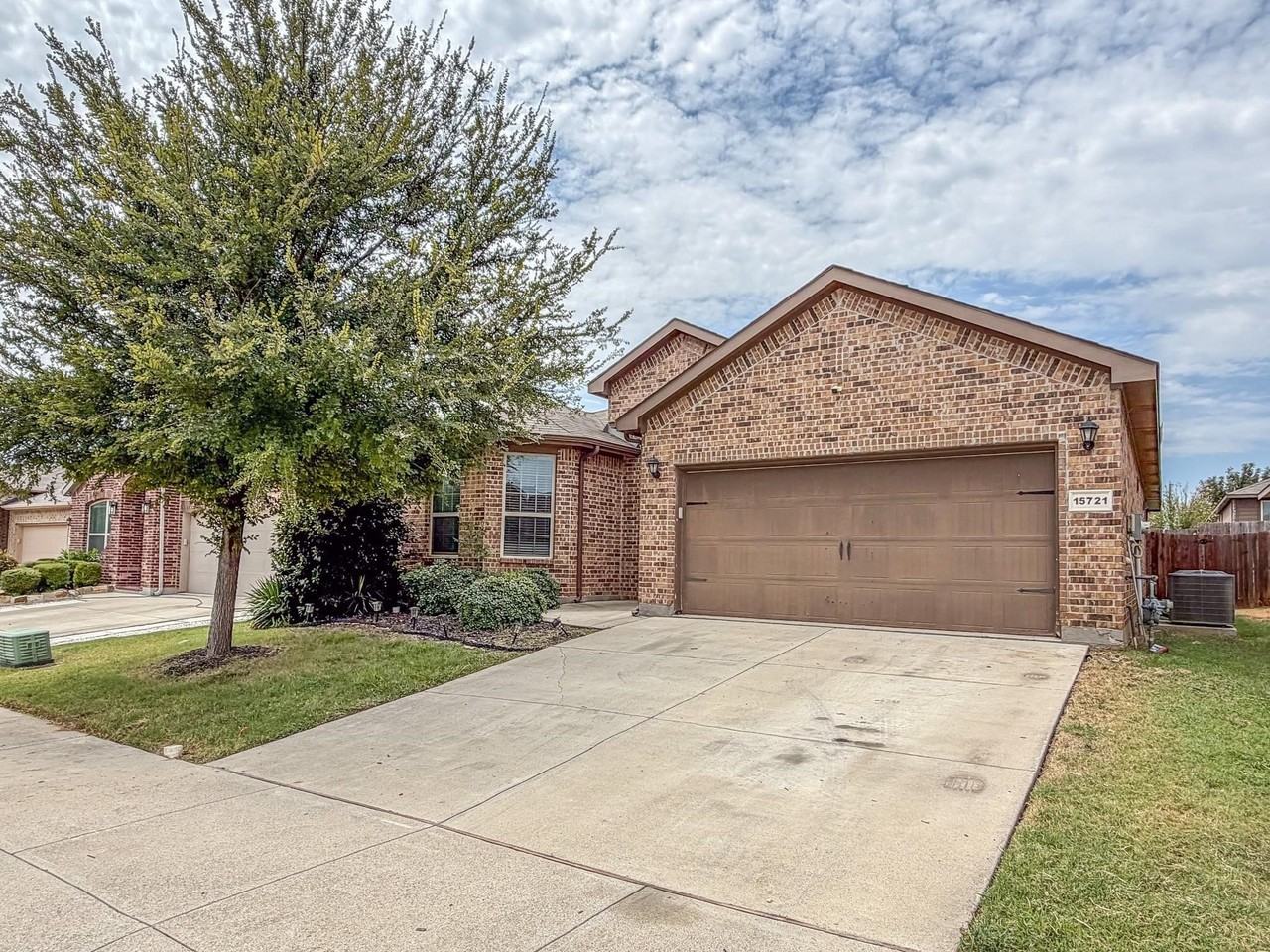 15721 Buffalo Nickel Dr - Photo 2 of 13