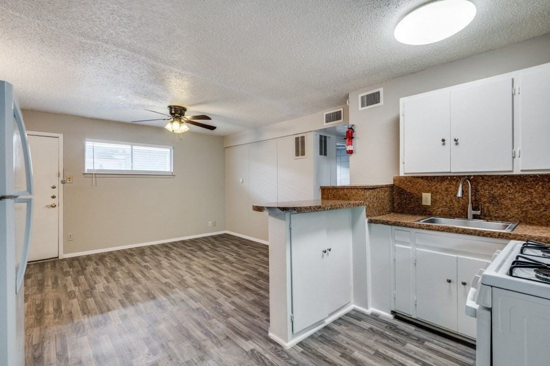 2213 Capri Dr #105 - Photo 2 of 9