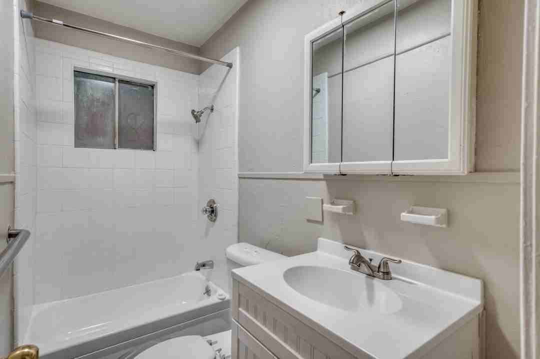 2213 Capri Dr #105 - Photo 7 of 9