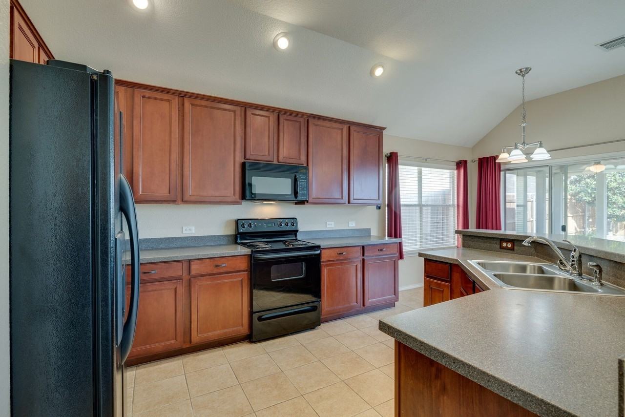 3816 Denridge Ln - Photo 5 of 22