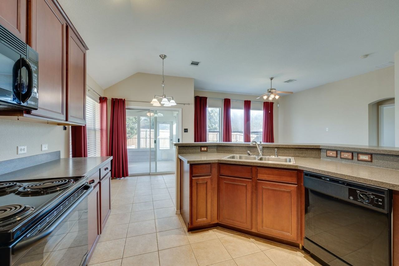 3816 Denridge Ln - Photo 7 of 22