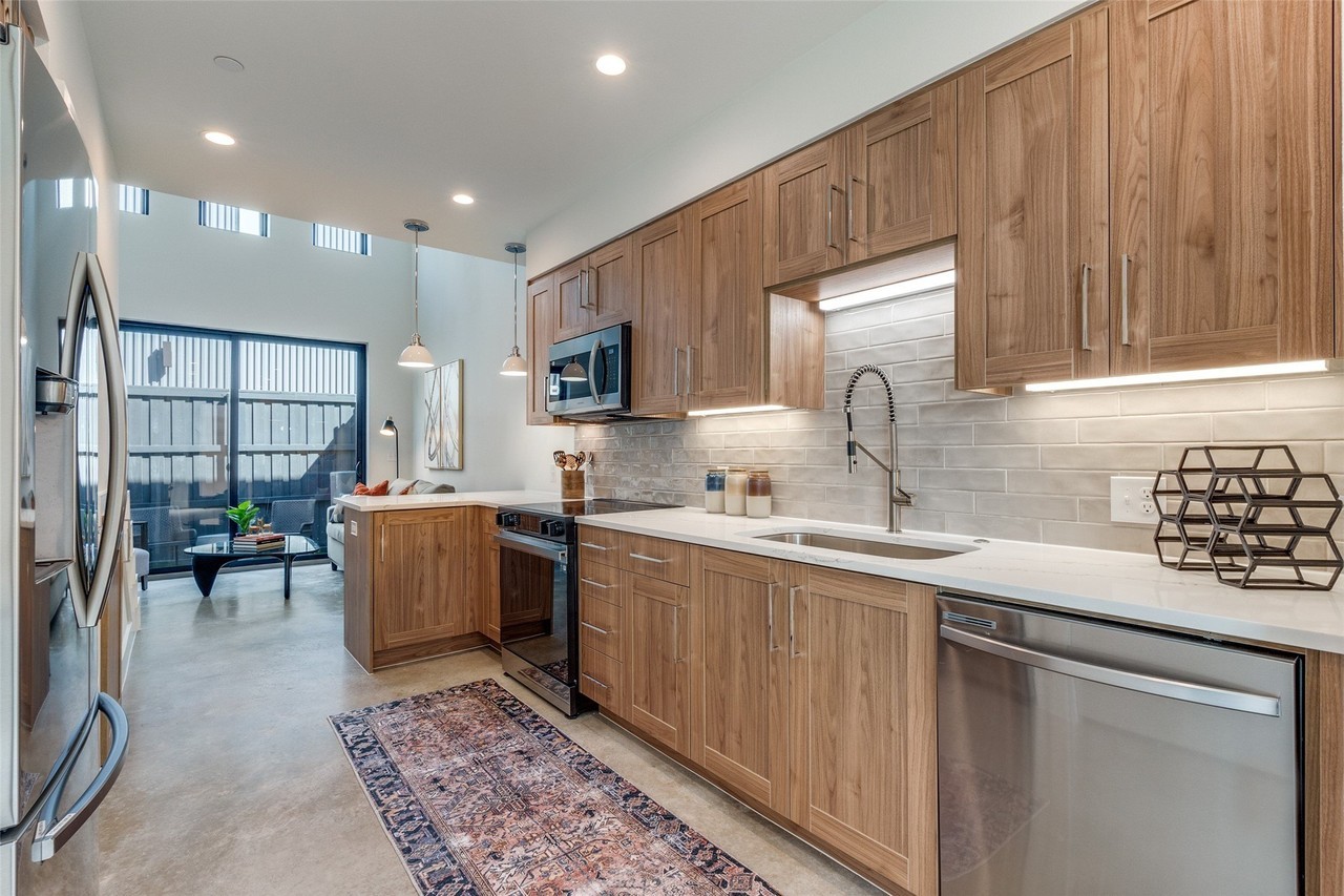 4918 Bryan St #102 - Photo 4 of 12