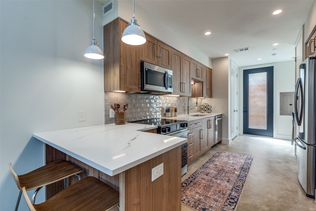 4918 Bryan St #102 - Photo 5 of 12
