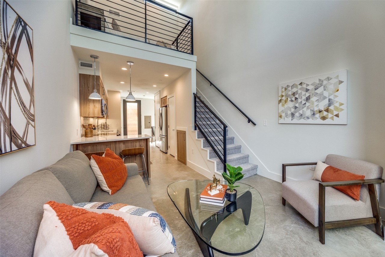 4918 Bryan St #102 - Photo 6 of 12