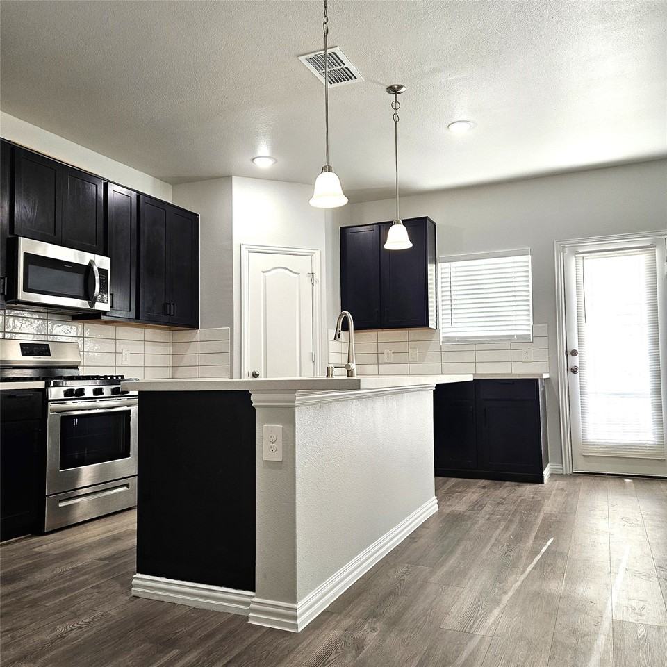 2225 Crooked Bow Dr - Photo 4 of 33