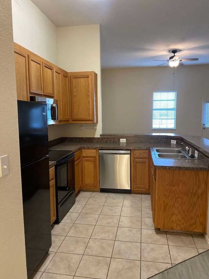 1050 Agape Ct #4 - Photo 3 of 28