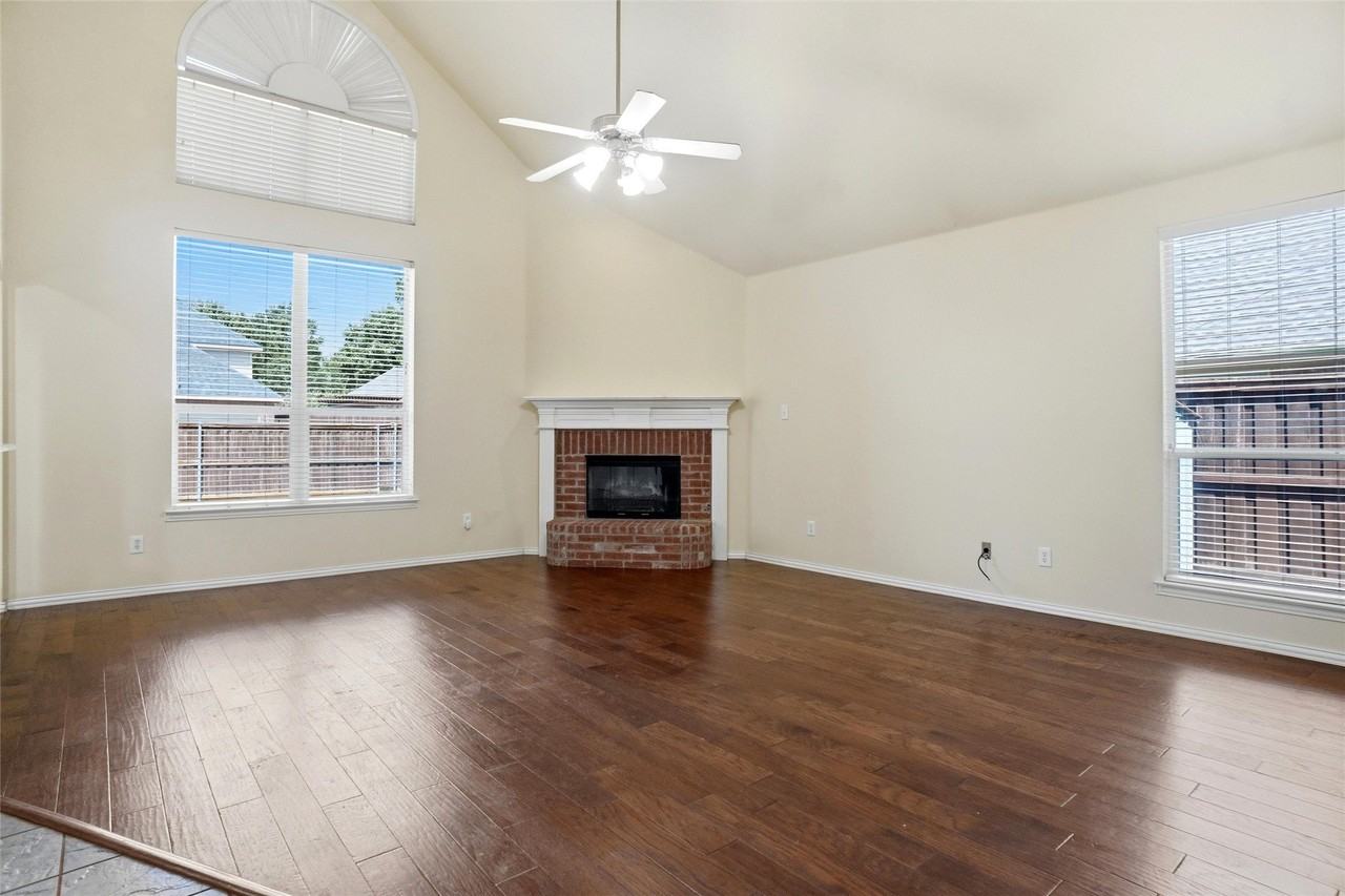 8431 Firewheel Ln - Photo 6 of 37