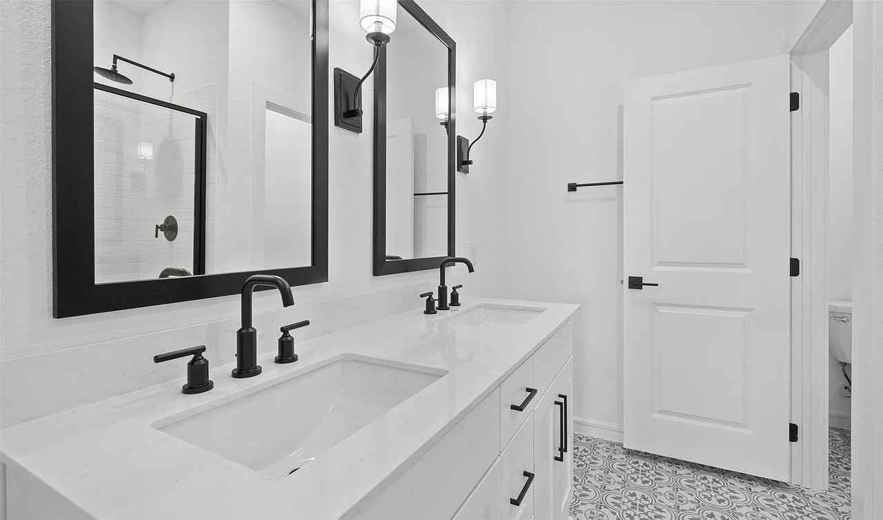 549 Ridgewood Dr - Photo 5 of 21