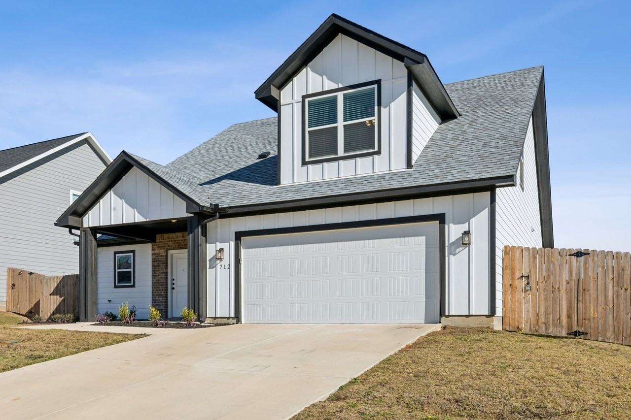 712 Taliaferro Trl - Photo 2 of 26