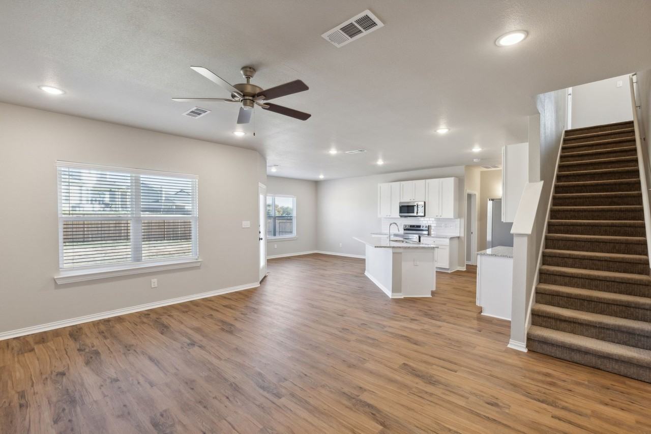 712 Taliaferro Trl - Photo 3 of 26