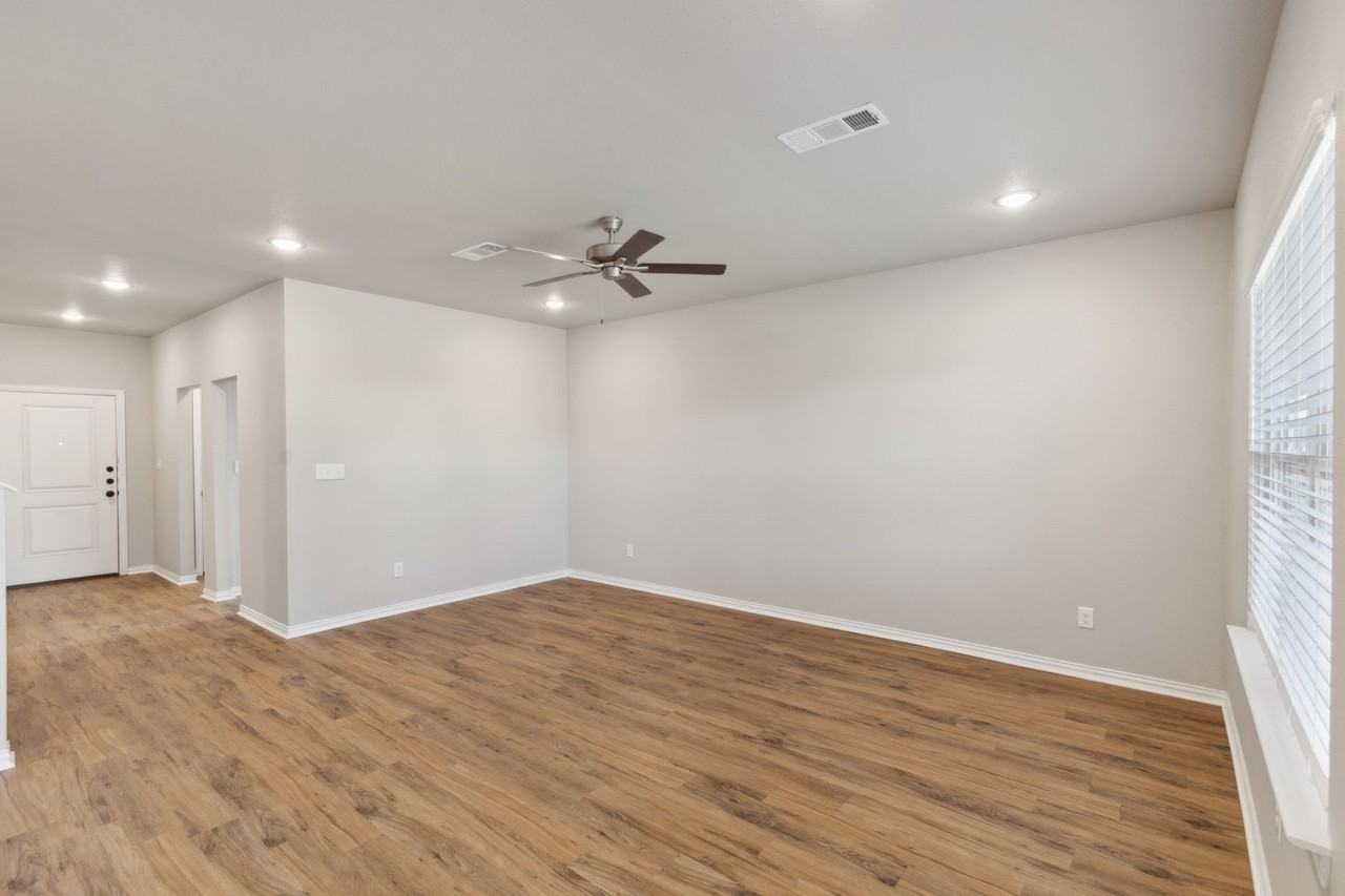 712 Taliaferro Trl - Photo 5 of 26