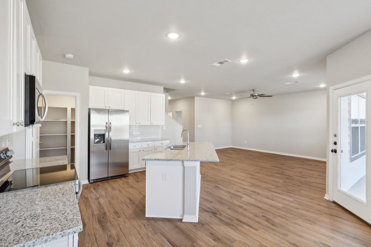 712 Taliaferro Trl - Photo 7 of 26