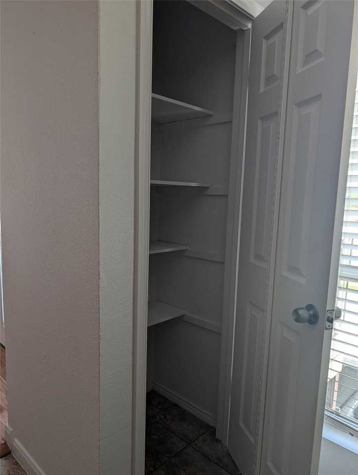 4658 Matilda St - Photo 6 of 13