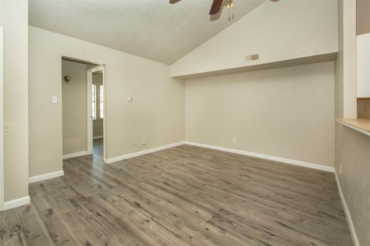 7062 Pineberry Rd - Photo 4 of 14