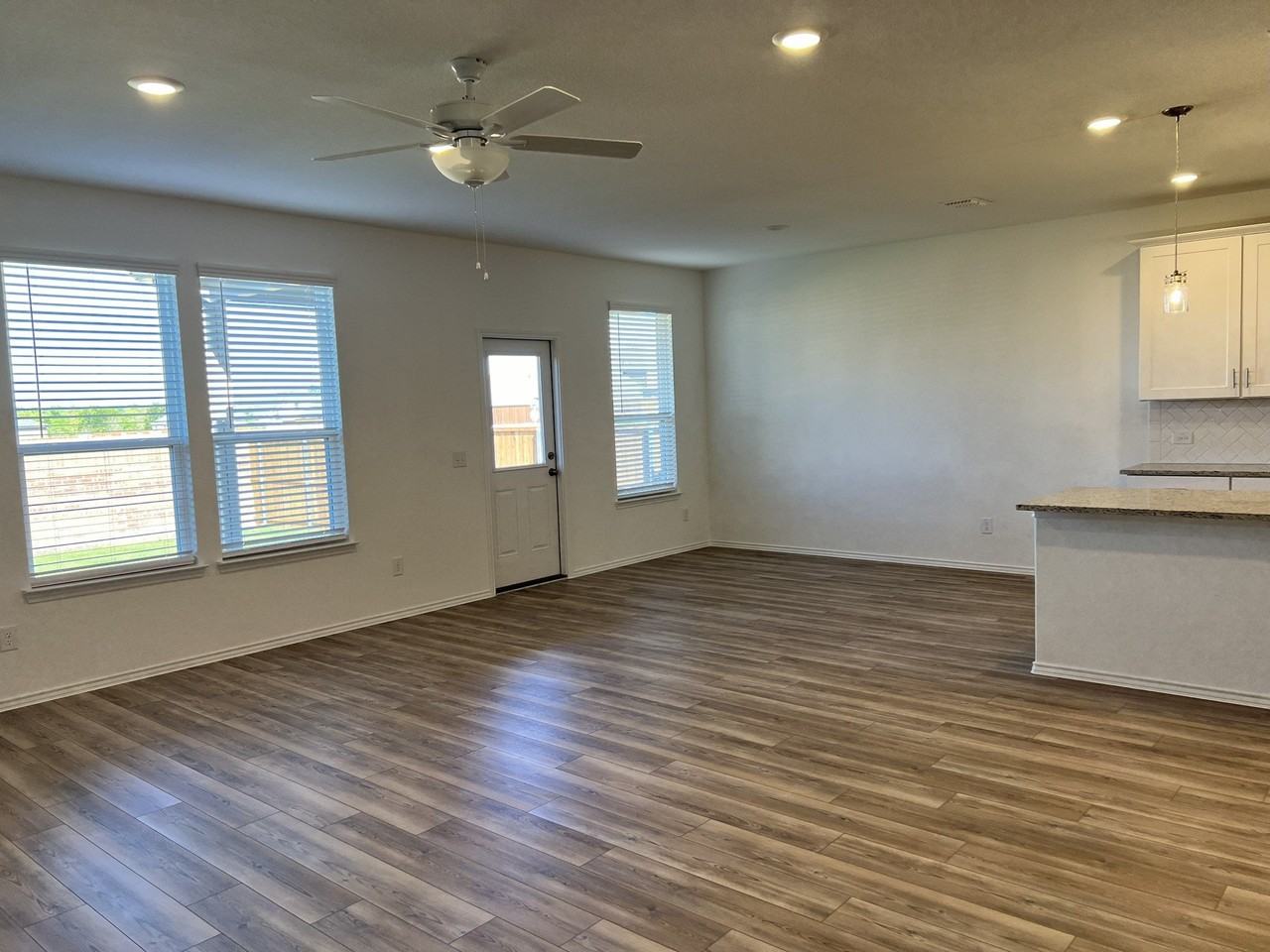 612 Agarita Way - Photo 4 of 15
