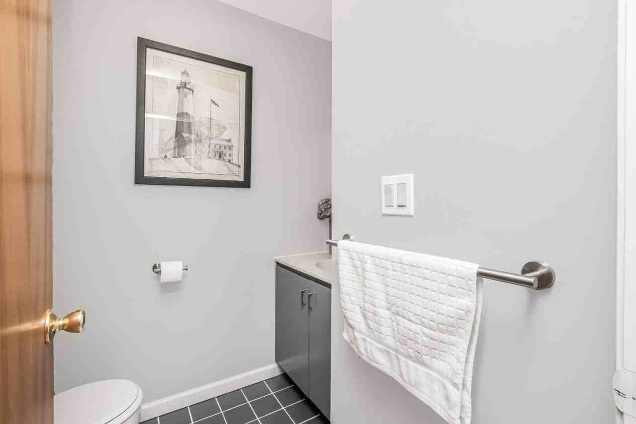 8 Davids Ln - Photo 3 of 26