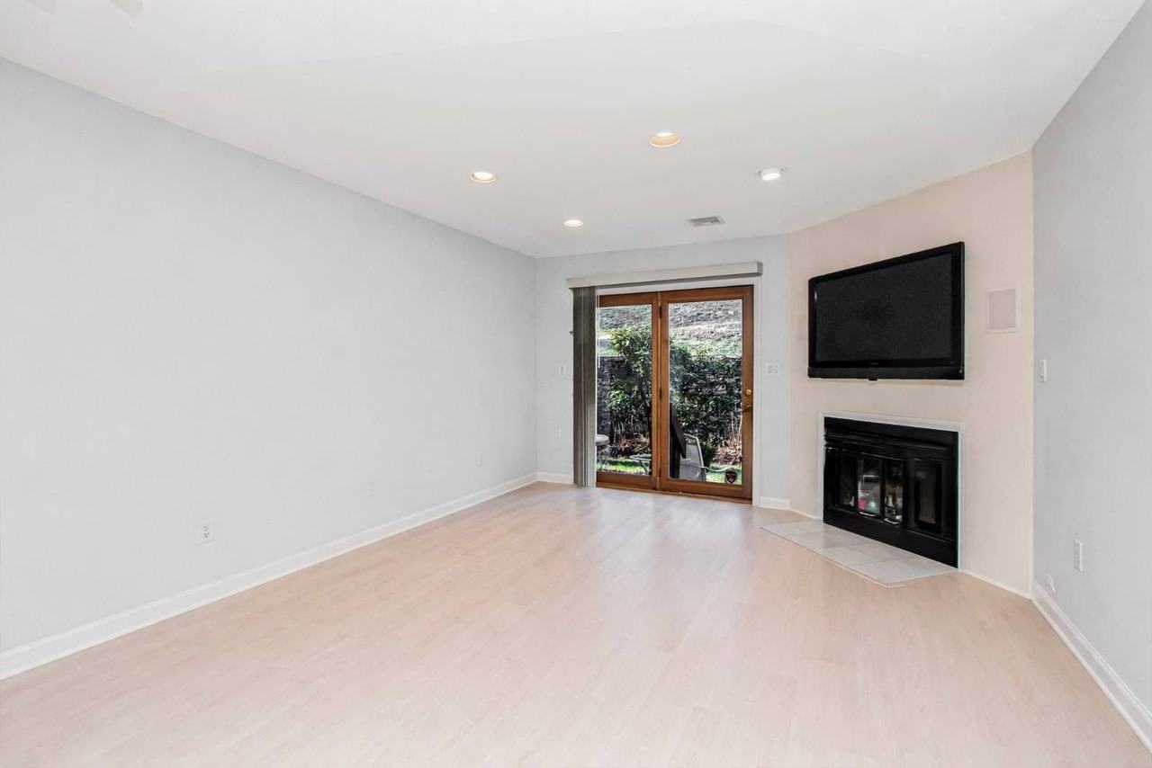 8 Davids Ln - Photo 5 of 26