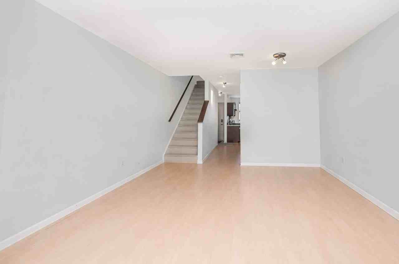 8 Davids Ln - Photo 7 of 26