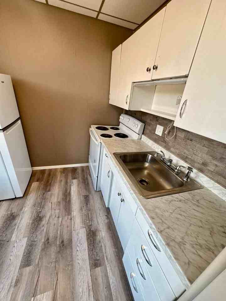 121 W 6th St #1 - Photo 6 of 11