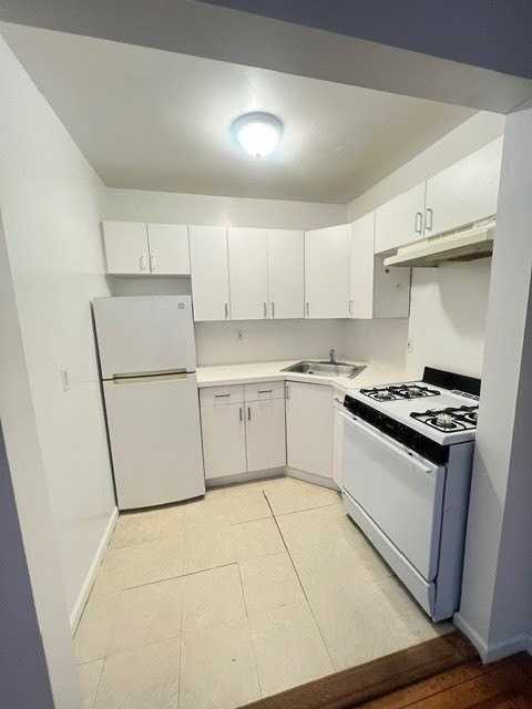 42 Barker Ave #1H - Photo 4 of 6