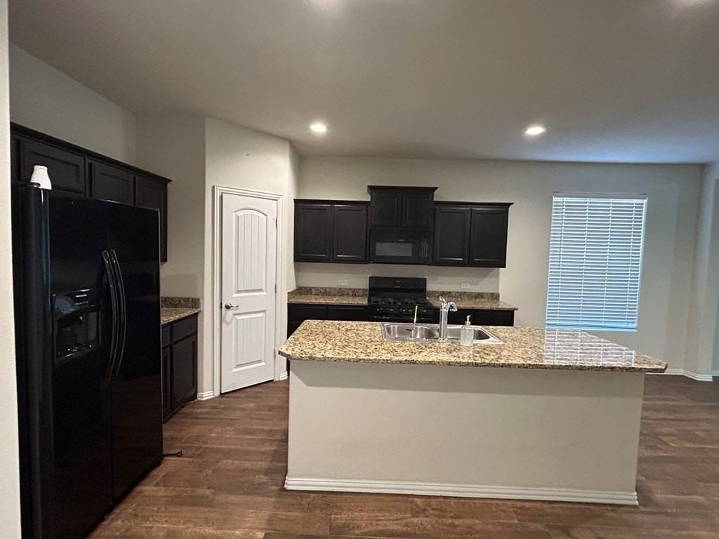 1713 Twin Falls Dr - Photo 4 of 15