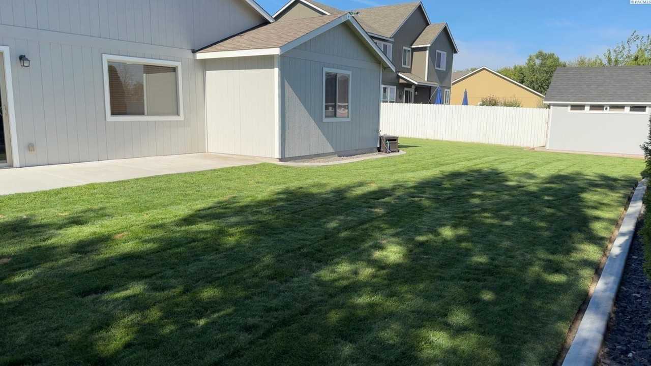 438 Charbonneau Dr - Photo 6 of 32