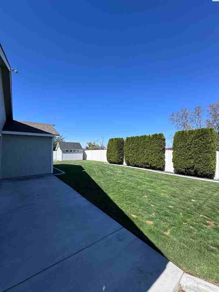 438 Charbonneau Dr - Photo 7 of 32