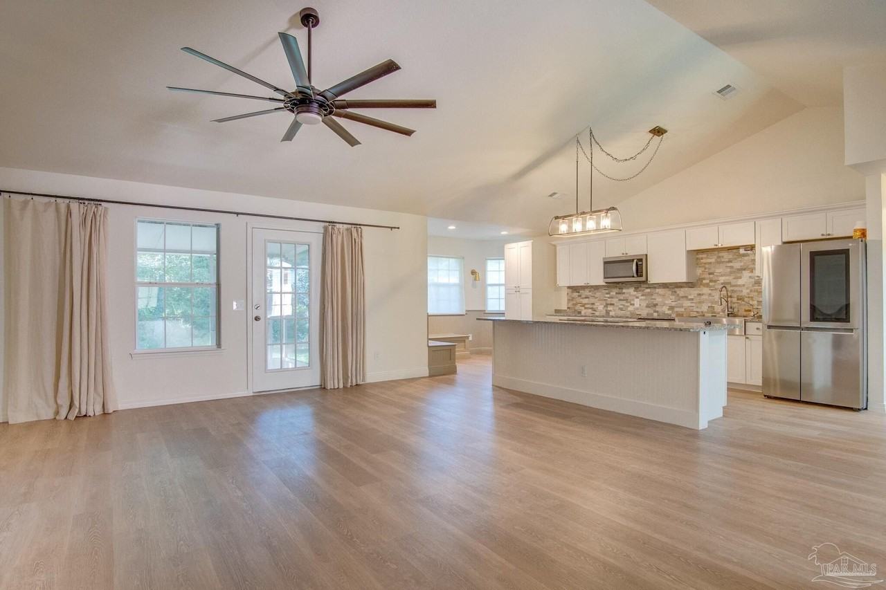 174 Emmons Ln - Photo 4 of 36