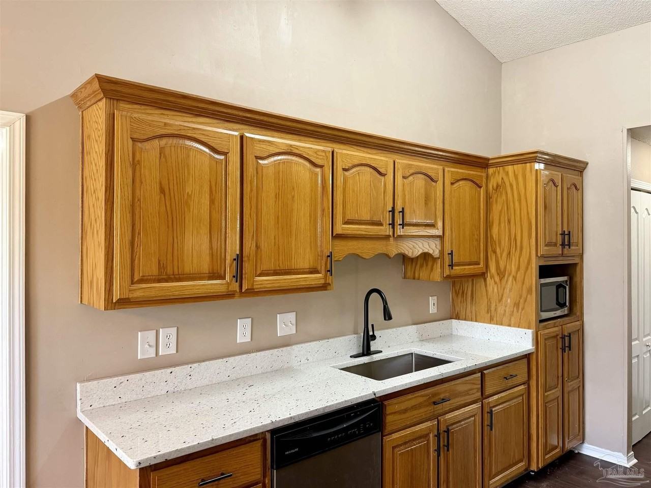 4316 Bayou Ridge Dr - Photo 4 of 29