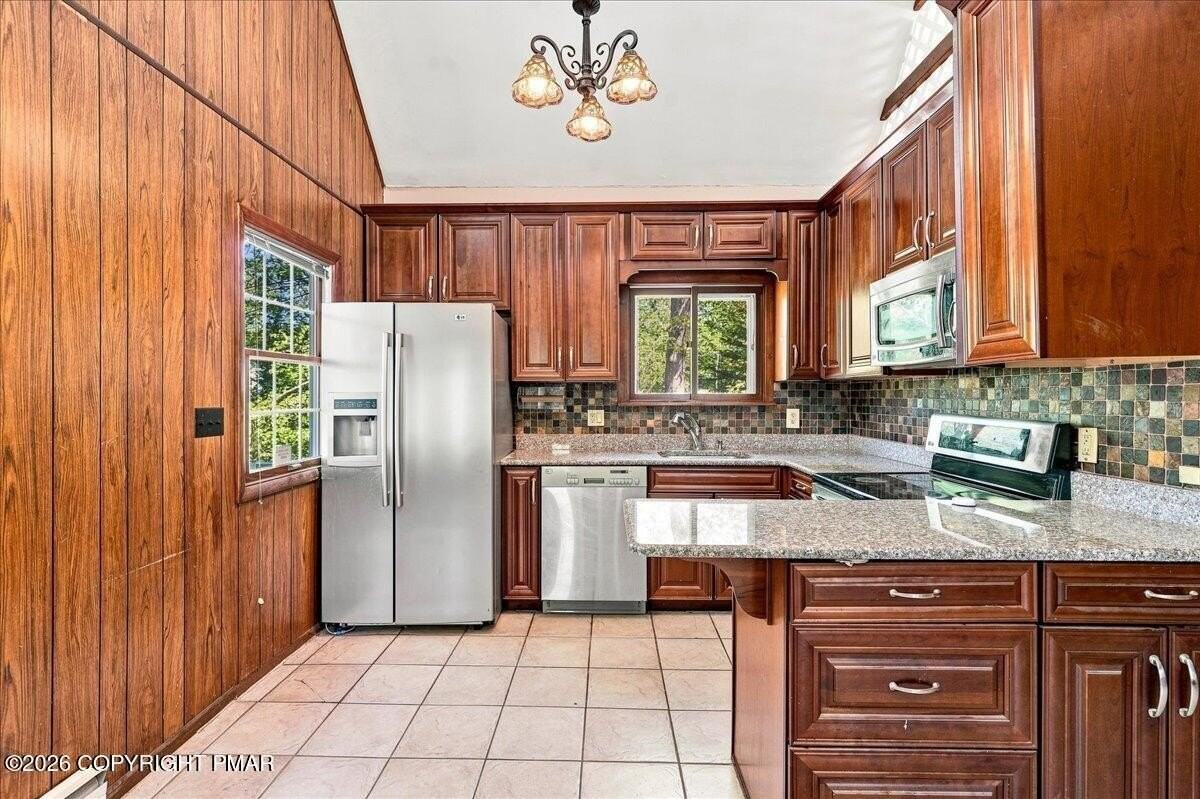 6520 Runnymead Ln - Photo 4 of 24