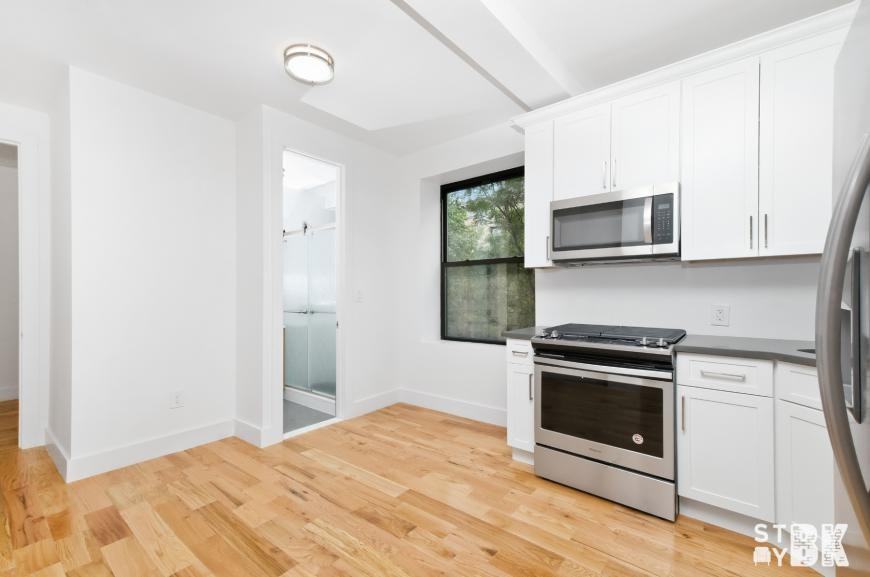 400 Clinton Ave - Photo 2 of 10