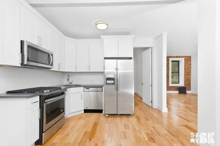400 Clinton Ave - Photo 3 of 10
