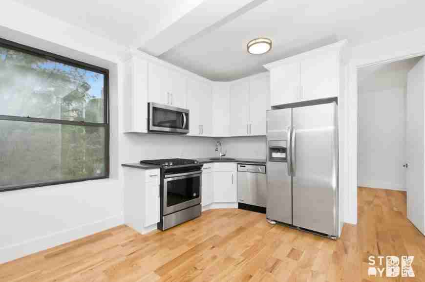 400 Clinton Ave - Photo 4 of 10