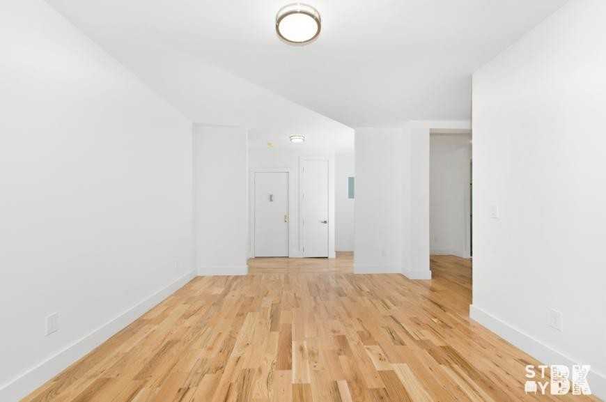 400 Clinton Ave - Photo 5 of 10