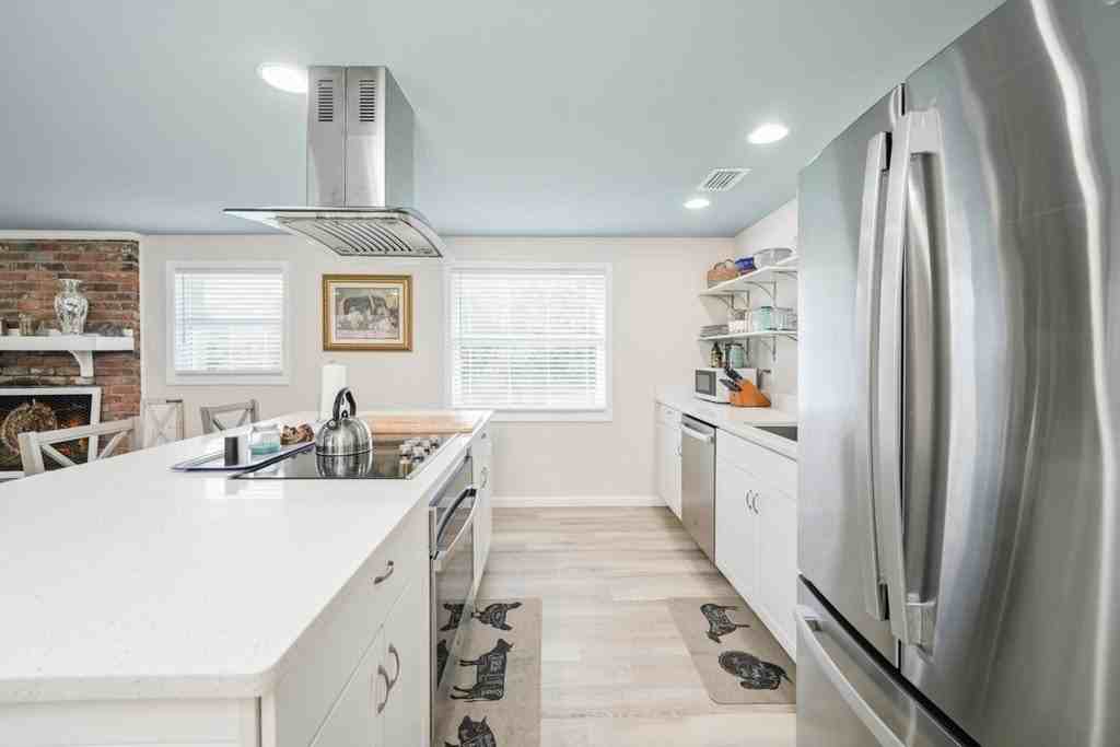 604 10th St - Photo 6 of 37