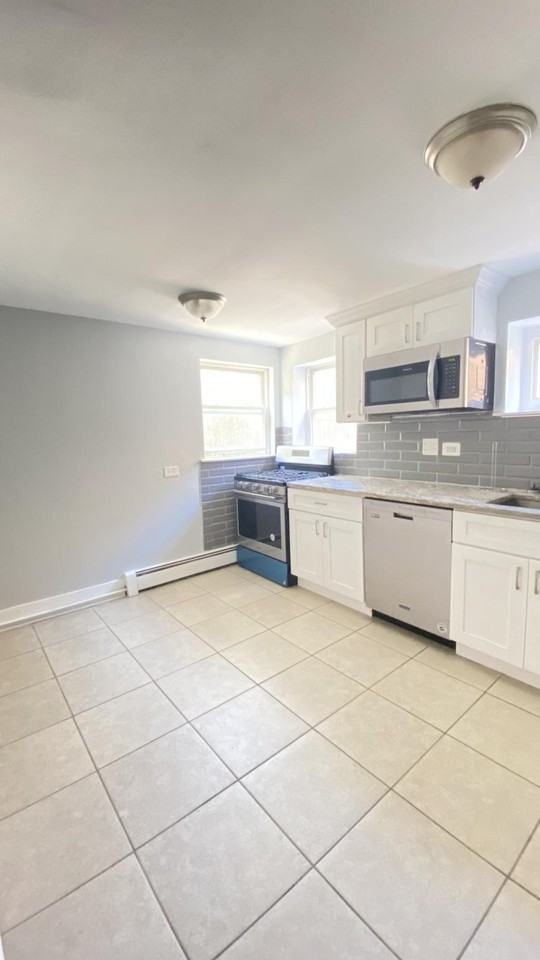 2912 N 75th Ave - Photo 5 of 10