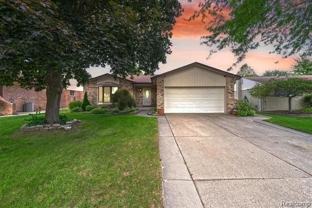 41415 Harvard Dr - Photo 1 of 1