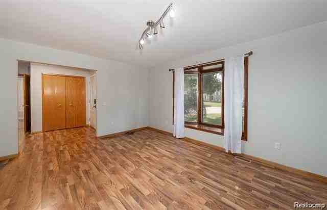 41415 Harvard Dr - Photo 4 of 27